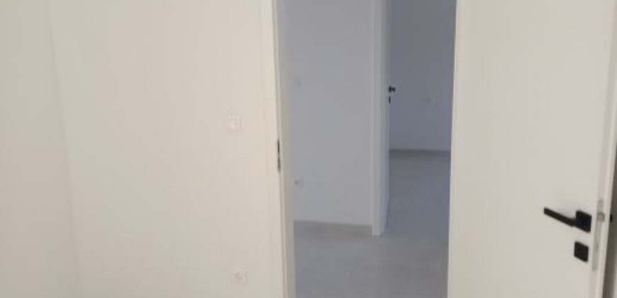 STAN OSIJEK USELJIV ODMAH USKE NJIVE KNINSKA ULICA, četverosoban stan na 2.katu 97m2+PARKING